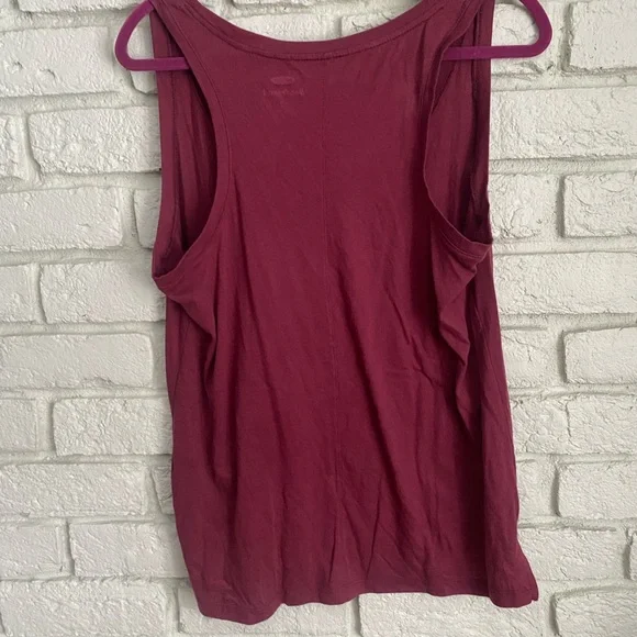Old Navy Red Graphic Sleeveless Tank Top - Picture 4 of 4